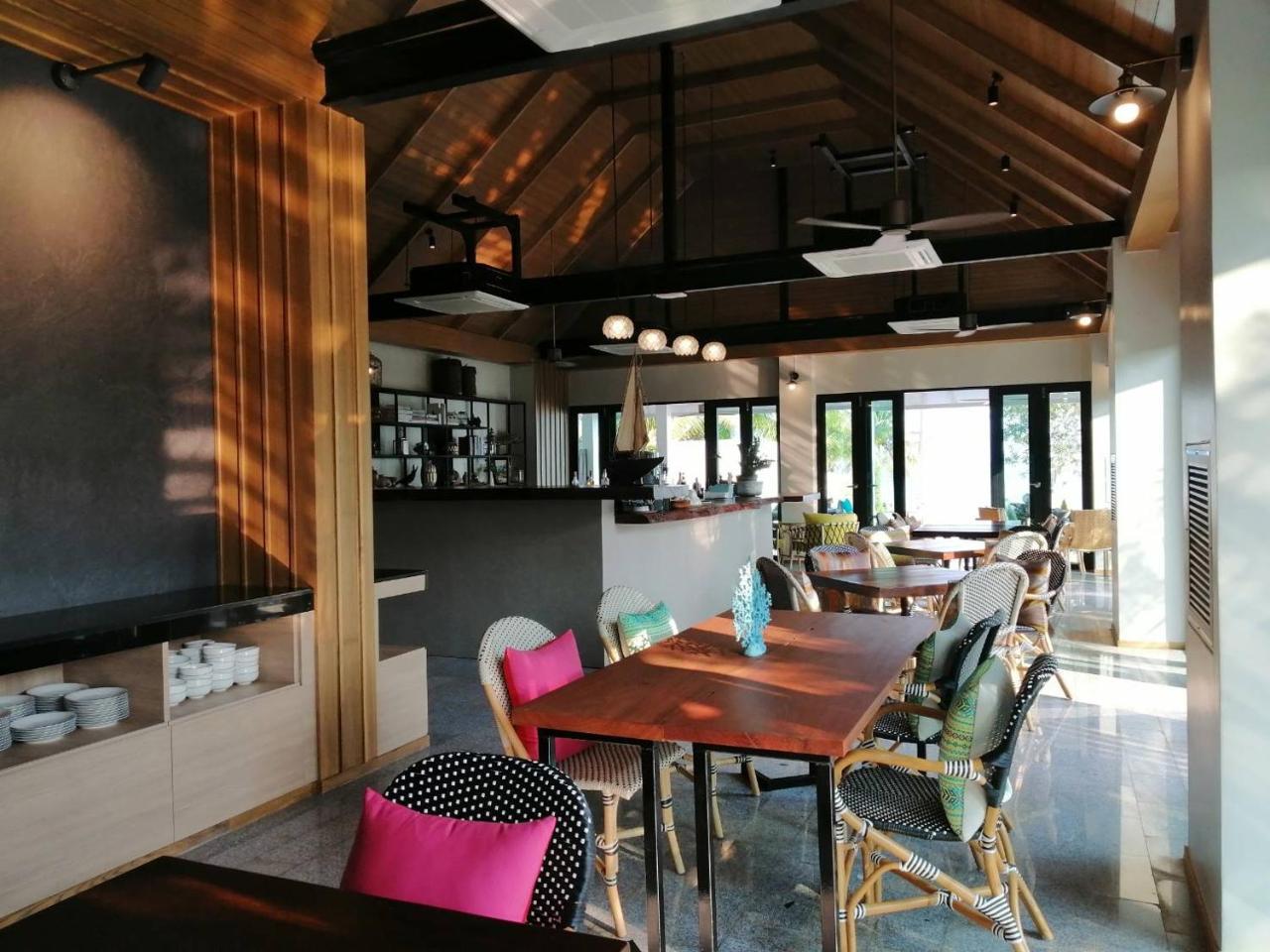 Tungtong Beach Villas Thap Sakae Exterior foto