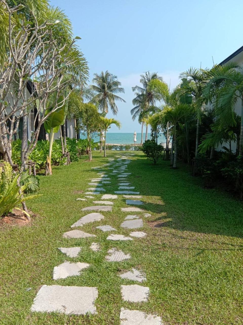 Tungtong Beach Villas Thap Sakae Exterior foto