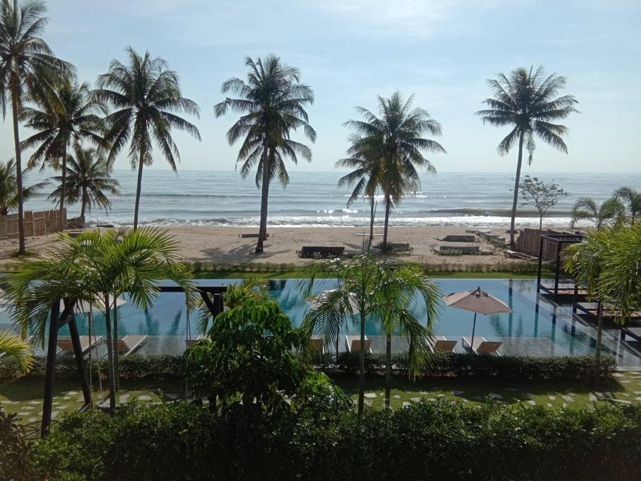 Tungtong Beach Villas Thap Sakae Exterior foto
